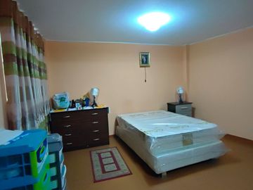 VENTA CASA 2 PISOS A.T(154 M2) ALT. AV EL SANTUARIO, URB VILLA MANGOMARCA