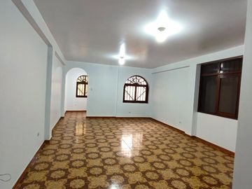 VENTA CASA 2 PISOS A.T(154 M2) ALT. AV EL SANTUARIO, URB VILLA MANGOMARCA