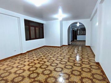 VENTA CASA 2 PISOS A.T(154 M2) ALT. AV EL SANTUARIO, URB VILLA MANGOMARCA