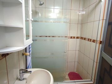 VENTA CASA 2 PISOS A.T(154 M2) ALT. AV EL SANTUARIO, URB VILLA MANGOMARCA
