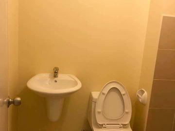 1Bedroom Condo Unit in Avida Towers One Union Place nearby Madrigal Business Park