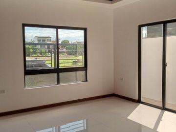 120sqm House and lot For sale (Ready For Occupancy) with 5 Bedrooms 4 Bathrooms 1 Garage in Greenwoods Pasig City (PH2822)