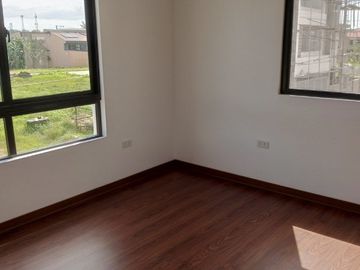 120sqm House and lot For sale (Ready For Occupancy) with 5 Bedrooms 4 Bathrooms 1 Garage in Greenwoods Pasig City (PH2822)