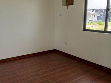 120sqm House and lot For sale (Ready For Occupancy) with 5 Bedrooms 4 Bathrooms 1 Garage in Greenwoods Pasig City (PH2822)