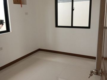 120sqm House and lot For sale (Ready For Occupancy) with 5 Bedrooms 4 Bathrooms 1 Garage in Greenwoods Pasig City (PH2822)