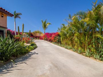 Villa de lujo, vista al mar, alberca, jardín, terraza, en venta San Jose del Cabo.