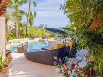 Villa de lujo, vista al mar, alberca, jardín, terraza, en venta San Jose del Cabo.