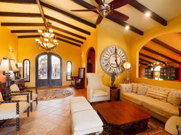 Villa de lujo, vista al mar, alberca, jardín, terraza, en venta San Jose del Cabo.