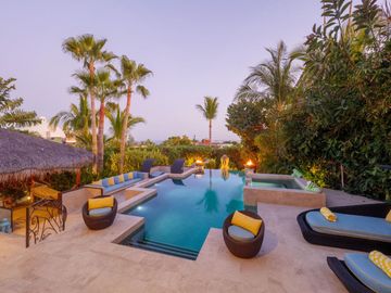 Villa de lujo, vista al mar, alberca, jardín, terraza, en venta San Jose del Cabo.