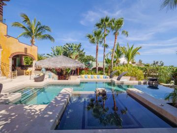 Villa de lujo, vista al mar, alberca, jardín, terraza, en venta San Jose del Cabo.