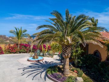 Villa de lujo, vista al mar, alberca, jardín, terraza, en venta San Jose del Cabo.