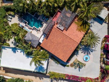Villa de lujo, vista al mar, alberca, jardín, terraza, en venta San Jose del Cabo.