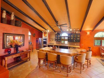 Villa de lujo, vista al mar, alberca, jardín, terraza, en venta San Jose del Cabo.
