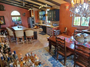 Villa de lujo, vista al mar, alberca, jardín, terraza, en venta San Jose del Cabo.