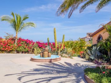 Villa de lujo, vista al mar, alberca, jardín, terraza, en venta San Jose del Cabo.