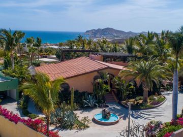 Villa de lujo, vista al mar, alberca, jardín, terraza, en venta San Jose del Cabo.