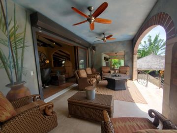 Villa de lujo, vista al mar, alberca, jardín, terraza, en venta San Jose del Cabo.