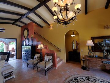 Villa de lujo, vista al mar, alberca, jardín, terraza, en venta San Jose del Cabo.
