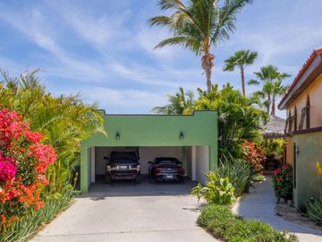 Villa de lujo, vista al mar, alberca, jardín, terraza, en venta San Jose del Cabo.