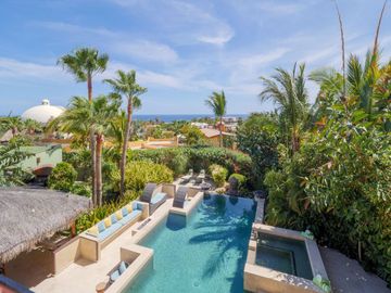 Villa de lujo, vista al mar, alberca, jardín, terraza, en venta San Jose del Cabo.