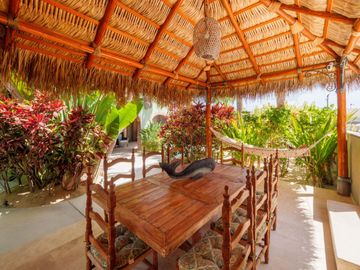 Villa de lujo, vista al mar, alberca, jardín, terraza, en venta San Jose del Cabo.