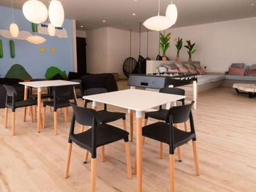 Condominio con terraza amplia, cuarto de servicio con baño completo, cuarto de tv, Gimnasio,  Alberca, pre-construccion Zibata, Queretaro.