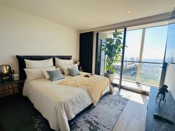 Condominio con terraza amplia, cuarto de servicio con baño completo, cuarto de tv, Gimnasio,  Alberca, pre-construccion Zibata, Queretaro.