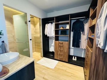 Condominio con terraza amplia, cuarto de servicio con baño completo, cuarto de tv, Gimnasio,  Alberca, pre-construccion Zibata, Queretaro.