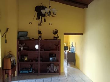 VENDO CASA-QUINTA, SECTOR GUAYLLABAMBA, CON AMPLIO TERRENO, IDEAL PARA LA FAMILA