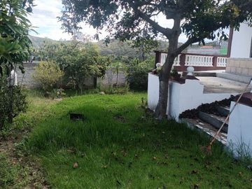 VENDO CASA-QUINTA, SECTOR GUAYLLABAMBA, CON AMPLIO TERRENO, IDEAL PARA LA FAMILA