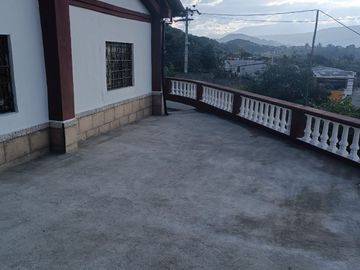VENDO CASA-QUINTA, SECTOR GUAYLLABAMBA, CON AMPLIO TERRENO, IDEAL PARA LA FAMILA