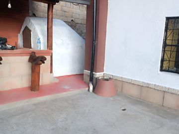 VENDO CASA-QUINTA, SECTOR GUAYLLABAMBA, CON AMPLIO TERRENO, IDEAL PARA LA FAMILA