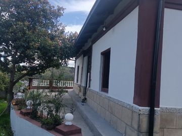 VENDO CASA-QUINTA, SECTOR GUAYLLABAMBA, CON AMPLIO TERRENO, IDEAL PARA LA FAMILA