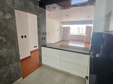 Departamento Flat en Venta con Vista Lateral Al Mar en Miraflores
