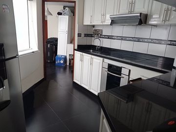 Surco MONTERRICO - Venta Departamento 2do. PISO - 140m² de 4Dorm+2Cocheras Paralelas Excelente ubicación