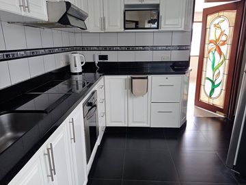 Surco MONTERRICO - Venta Departamento 2do. PISO - 140m² de 4Dorm+2Cocheras Paralelas Excelente ubicación
