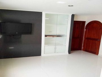 Surco MONTERRICO - Venta Departamento 2do. PISO - 140m² de 4Dorm+2Cocheras Paralelas Excelente ubicación