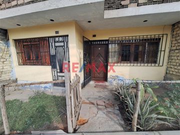 Casa a Precio de Terreno en Venta Cerca a UCV SJL