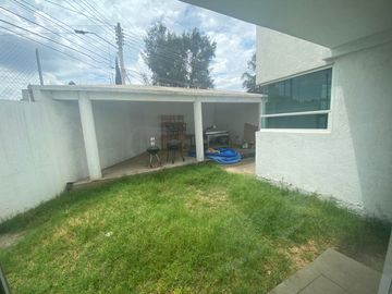 CASA EN VENTA EN LA MAGISTERIAL