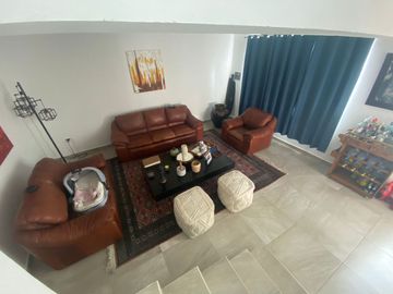 CASA EN VENTA EN LA MAGISTERIAL