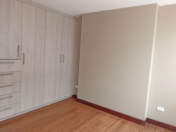 DEPARTAMENTE EN VENTA (POR ESTRENAR), SECTOR GONZALEZ SUAREZ, $253.500