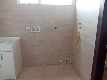 DEPARTAMENTE EN VENTA (POR ESTRENAR), SECTOR GONZALEZ SUAREZ, $253.500