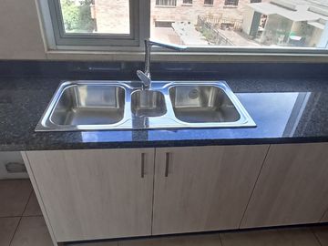 DEPARTAMENTE EN VENTA (POR ESTRENAR), SECTOR GONZALEZ SUAREZ, $253.500