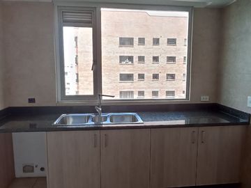DEPARTAMENTE EN VENTA (POR ESTRENAR), SECTOR GONZALEZ SUAREZ, $253.500
