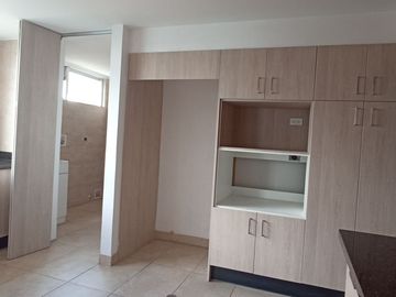 DEPARTAMENTE EN VENTA (POR ESTRENAR), SECTOR GONZALEZ SUAREZ, $253.500