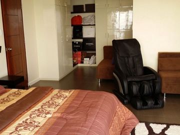 FOR SALE! 360sqm 2-Floor Penthouse with 2 Parking at Skyway Twin Towers, Pasig
