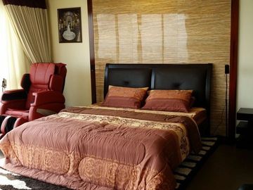 FOR SALE! 360sqm 2-Floor Penthouse with 2 Parking at Skyway Twin Towers, Pasig