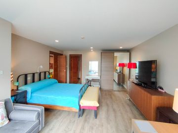 For sale, luxury condo, Panna Residence Nimman, in the heart of Chiang Mai's economic area