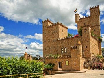Lamas acoge bien a los visitantes, es un lugar increíble para vivir. La casa está a solo una cuadra de su Plaza.