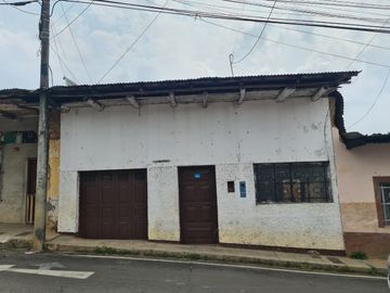 Lamas acoge bien a los visitantes, es un lugar increíble para vivir. La casa está a solo una cuadra de su Plaza.